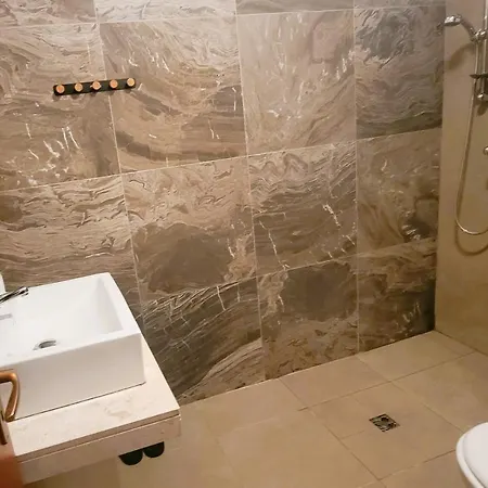 Studenti Studio's Apartment Tirana