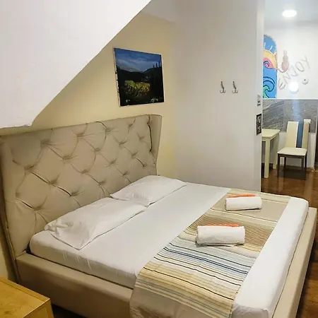 Studenti Studio's * Tirana