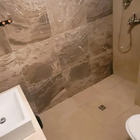 Studenti Studio's Apartment Tirana