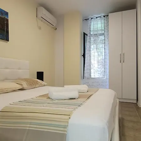 Studenti Studio's Apartment *