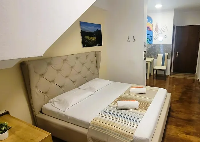 Studenti Studio's * Tirana