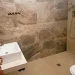 Studenti Studio's شقة تيرانا